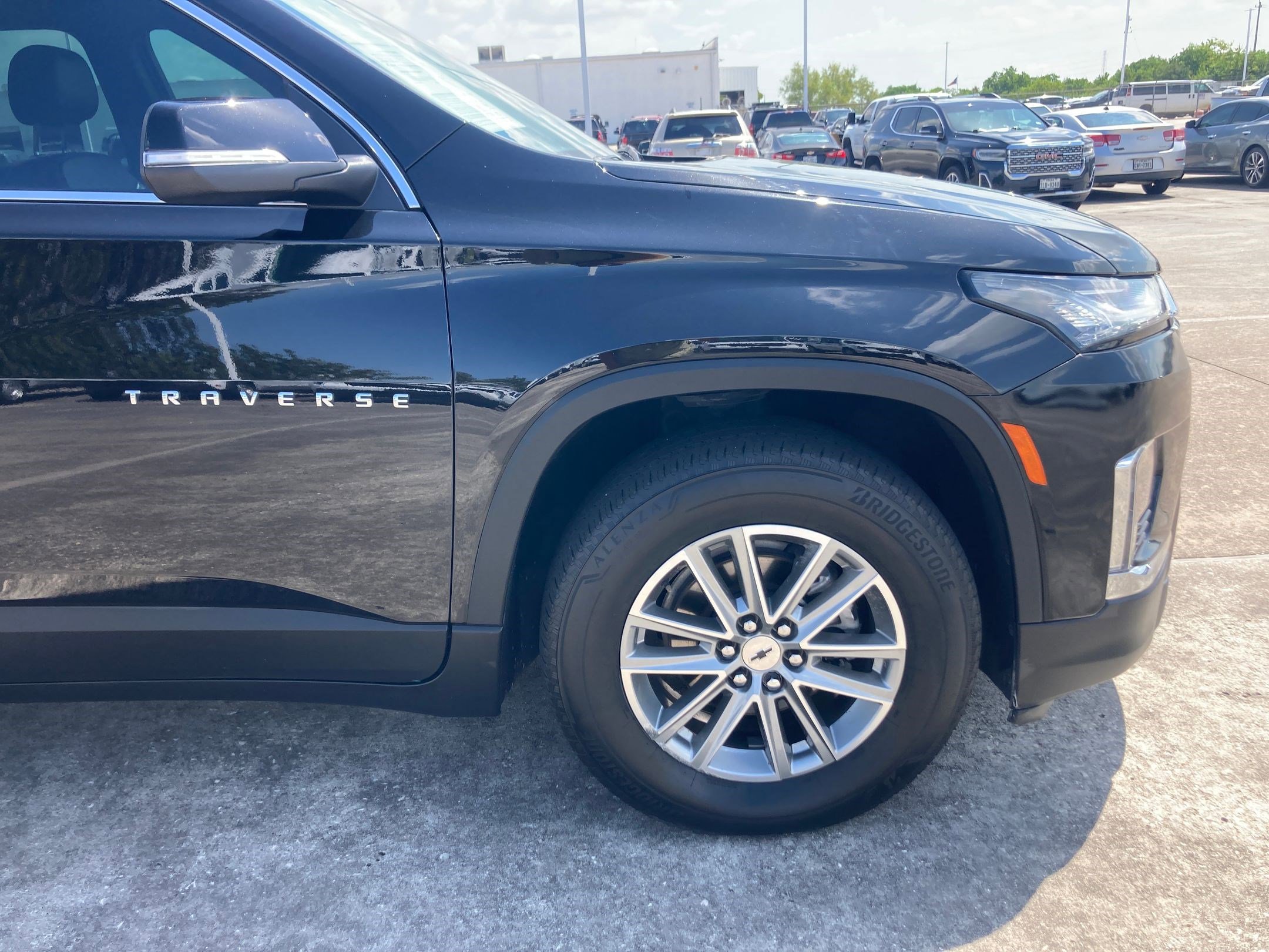 2023 Chevrolet Traverse Cloth photo 11
