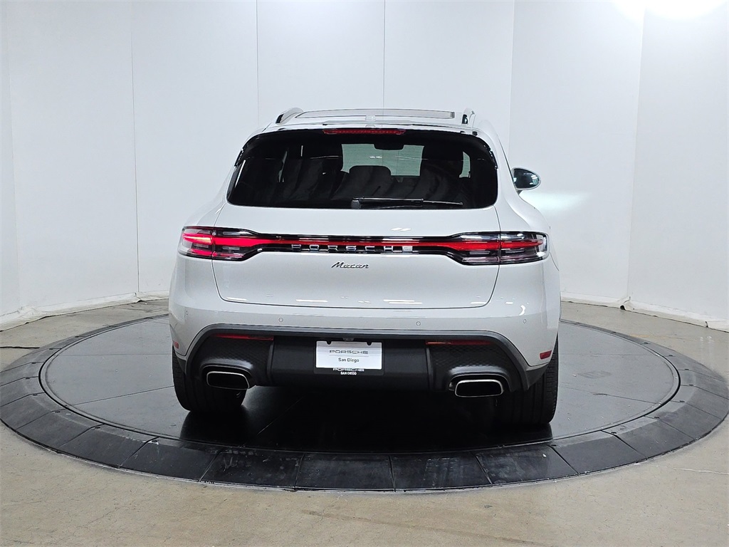 2026 Porsche Macan T photo 7
