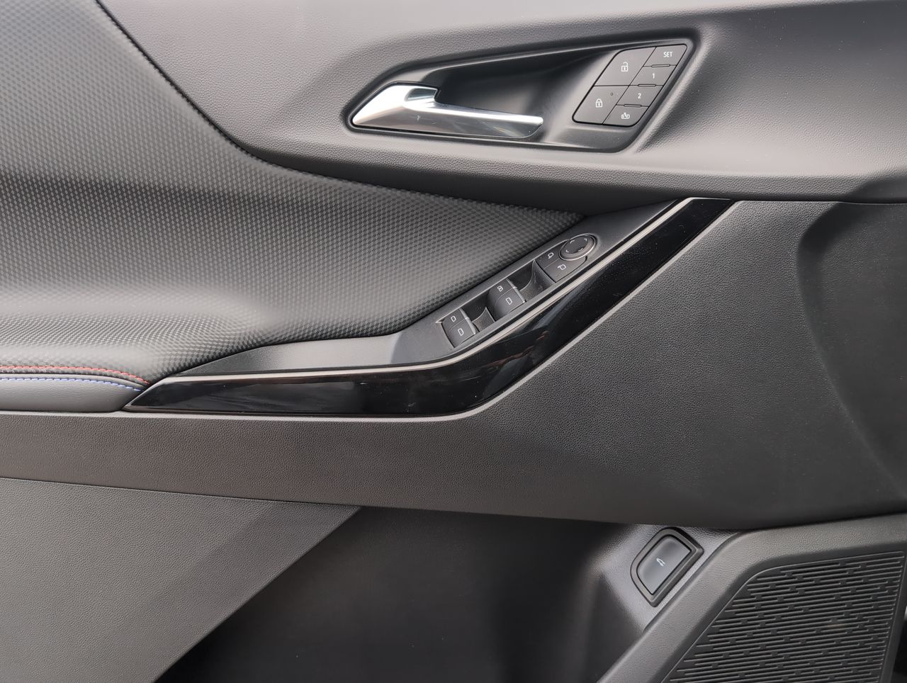 2025 Chevrolet Equinox RS photo 13