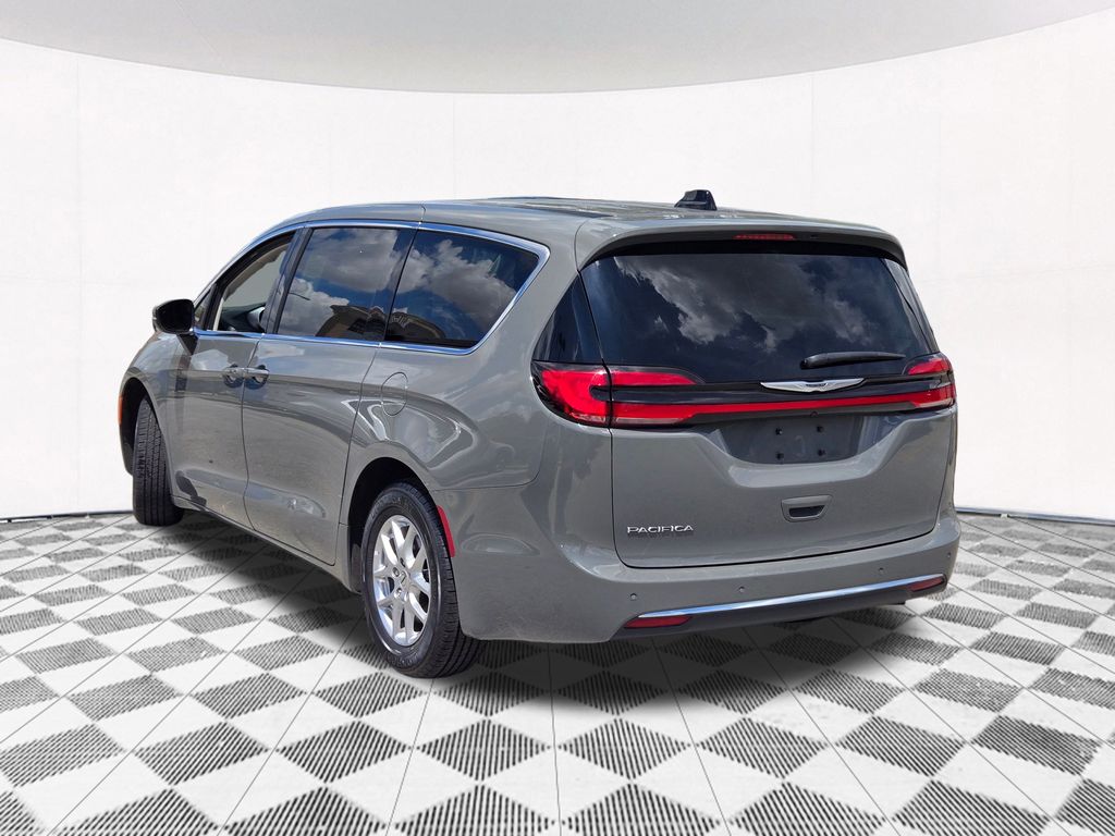 2023 Chrysler Pacifica Touring L photo 13