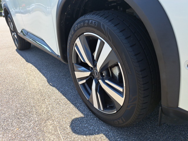 2023 Nissan Rogue SL photo 3