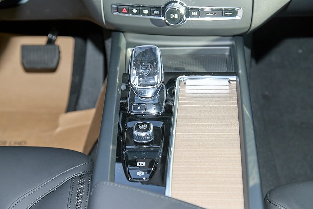 2026 VOLVO XC60 - Image 26