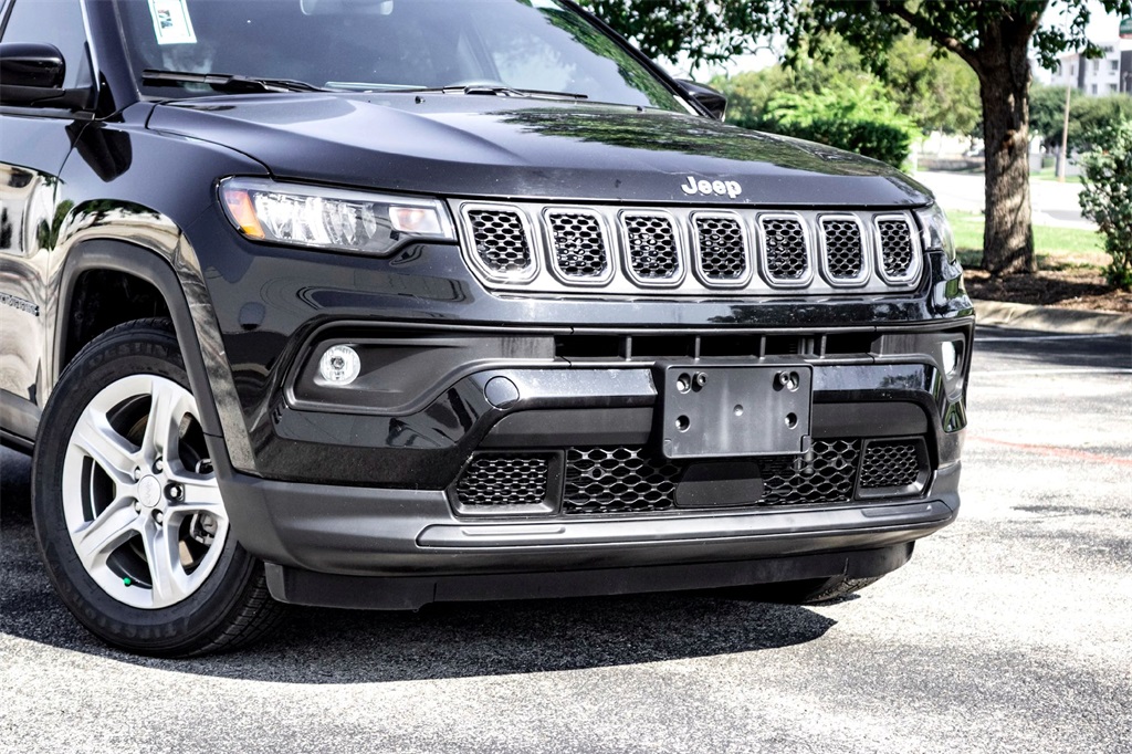 2024 Jeep Compass Latitude photo 2