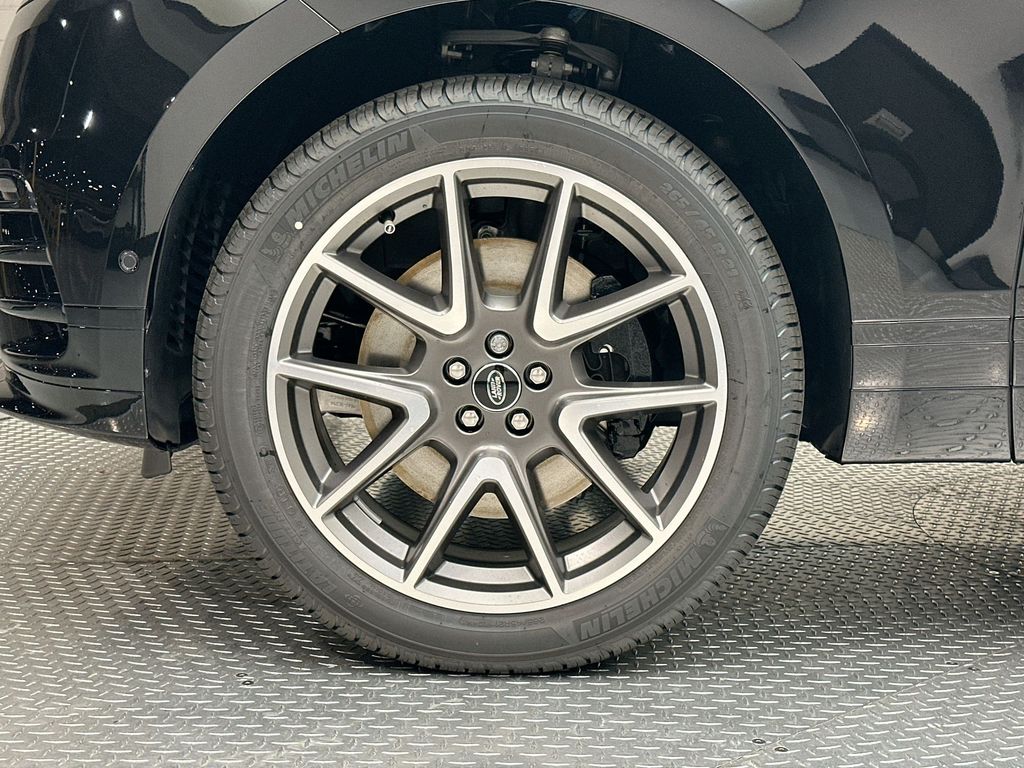 2026 Land Rover Range Rover Velar SE photo 4