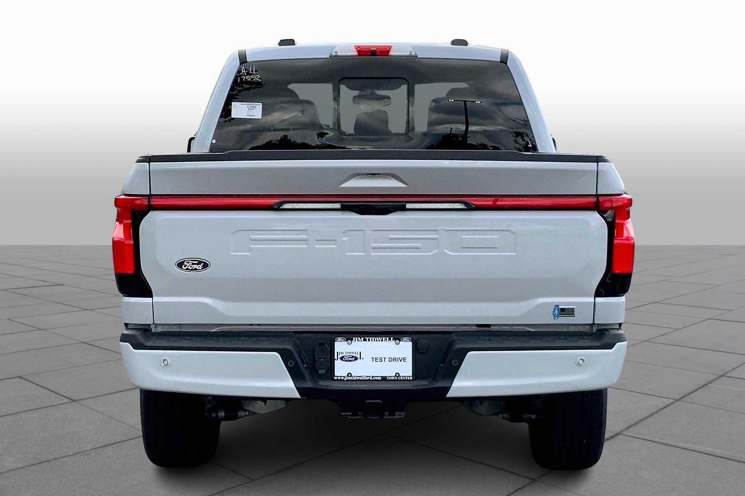 2025 Ford F-150 Lightning Lariat photo 4
