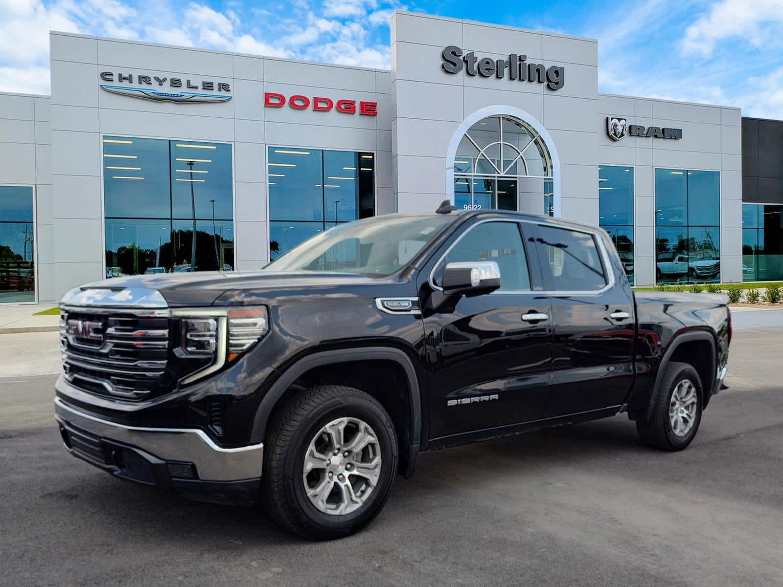 2024 GMC Sierra 1500 SLT's photo