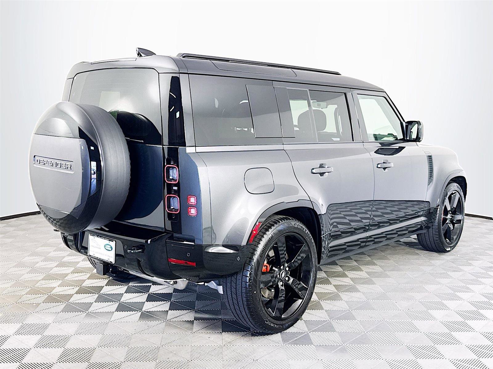 2025 Land Rover Defender 110 photo 5