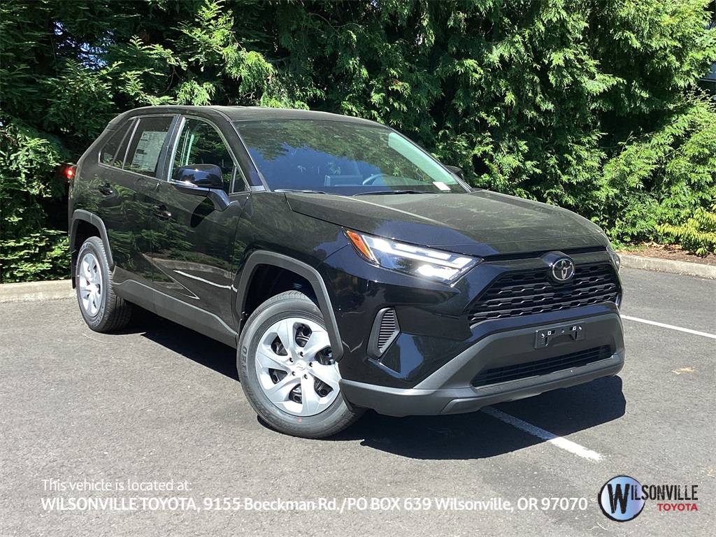 2025 Toyota RAV4 LE's photo