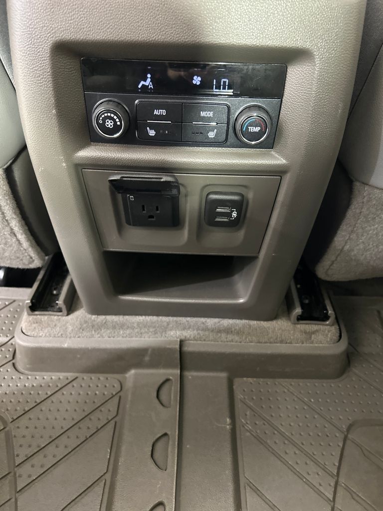 2021 Chevrolet Traverse Premier photo 24