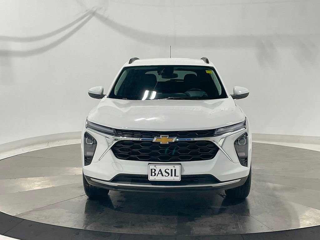 2024 Chevrolet Trax LT photo 2