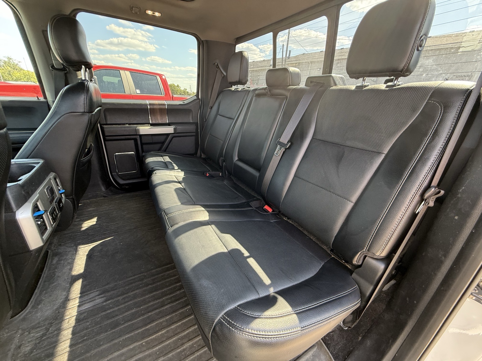 2017 Ford F-150 Lariat photo 22