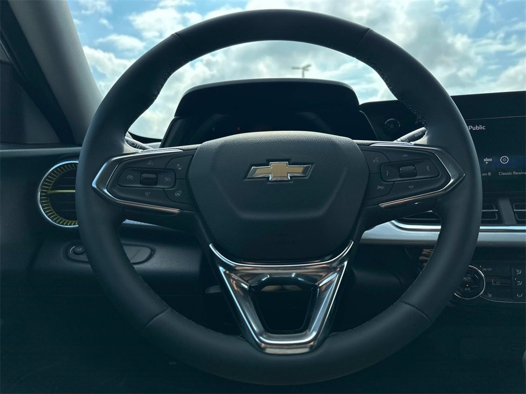 2025 Chevrolet Trax LT photo 16