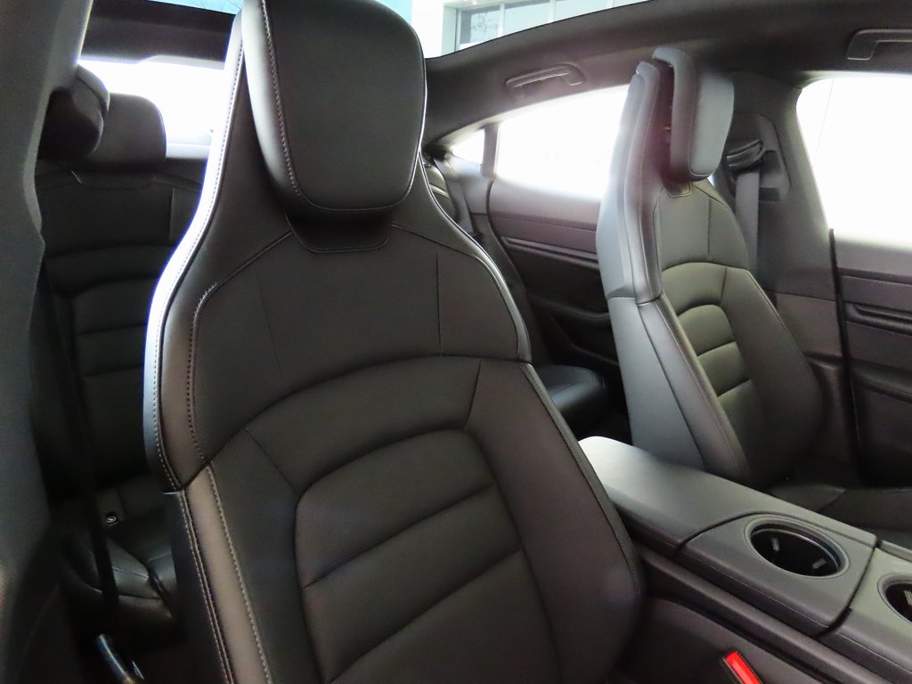 2023 Porsche Taycan photo 10