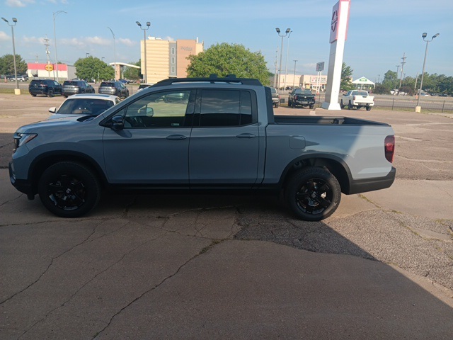2025 Honda Ridgeline Black Edition photo 3