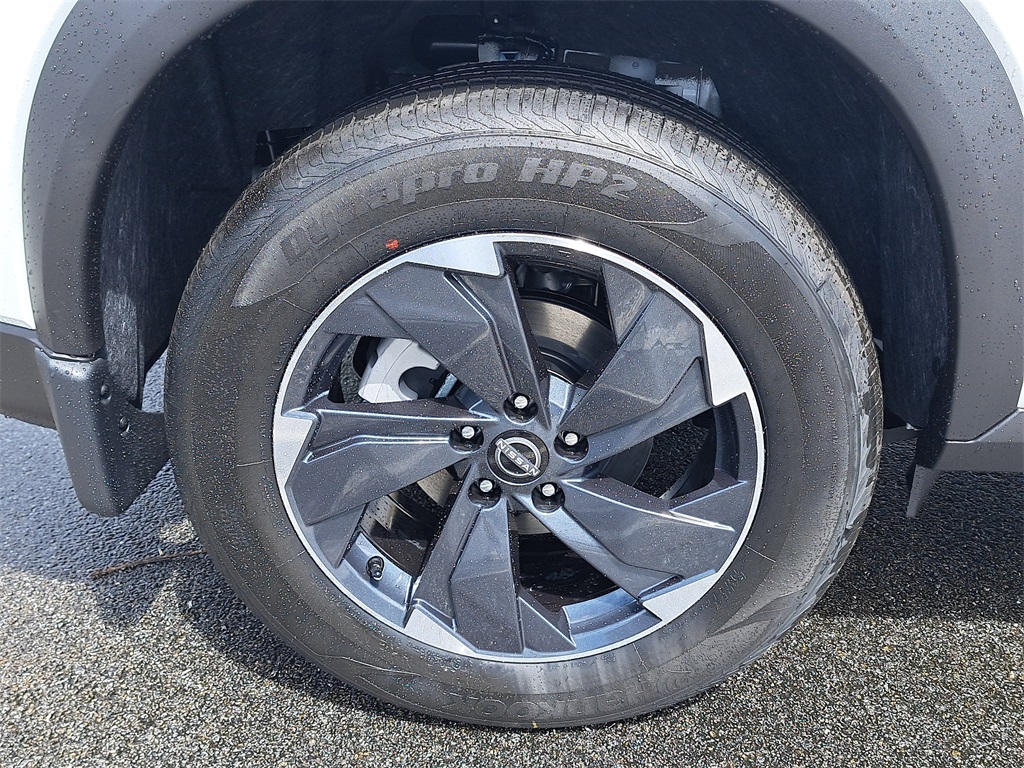 2026 Nissan Rogue SV photo 8