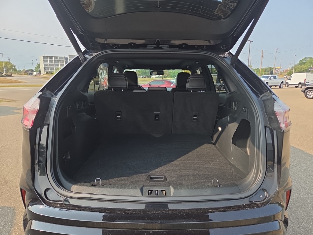 2022 Ford Edge ST photo 2