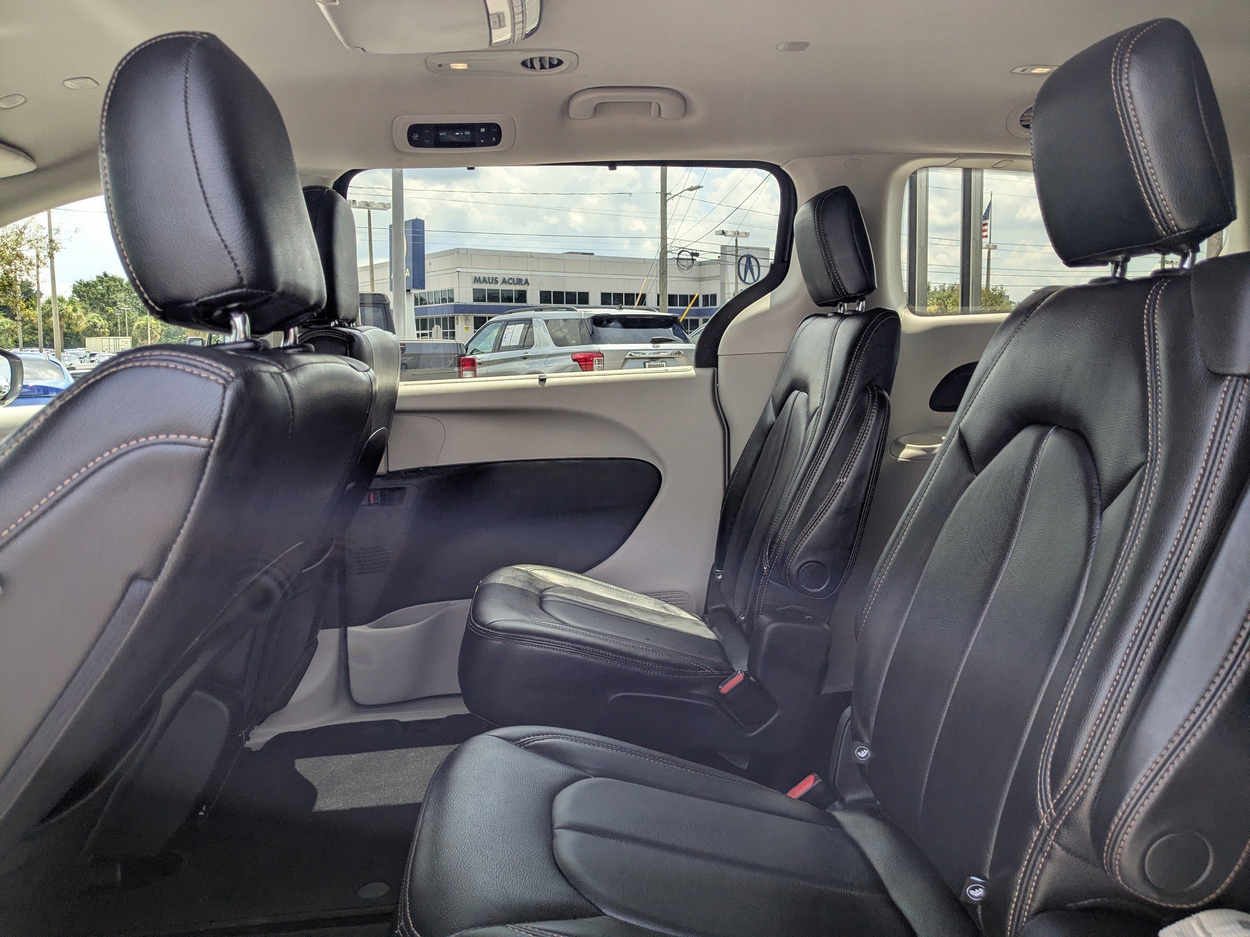 2020 Chrysler Pacifica Touring photo 14
