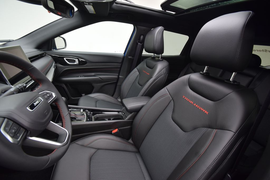 2025 Jeep Compass Trailhawk photo 28