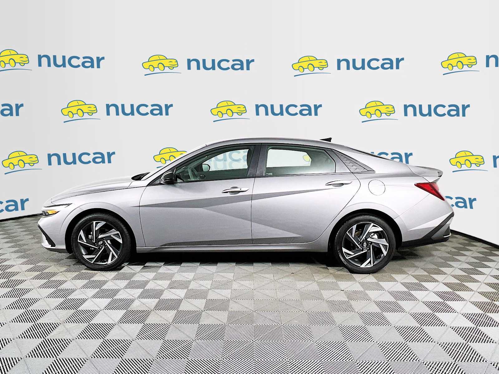 2025 Hyundai Elantra SEL Sport photo 2