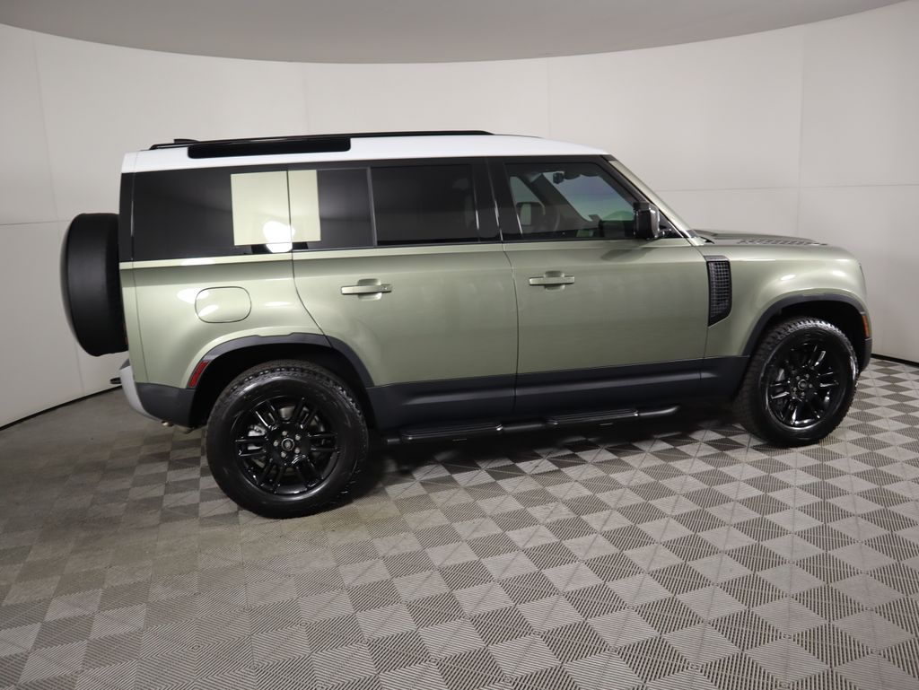 2025 Land Rover Defender 110 S photo 2