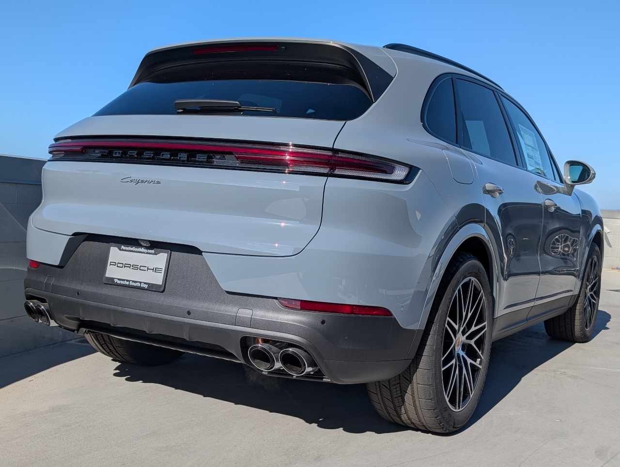 2025 Porsche Cayenne photo 21