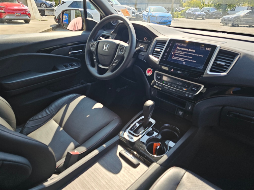 2017 Honda Ridgeline Black Edition photo 11