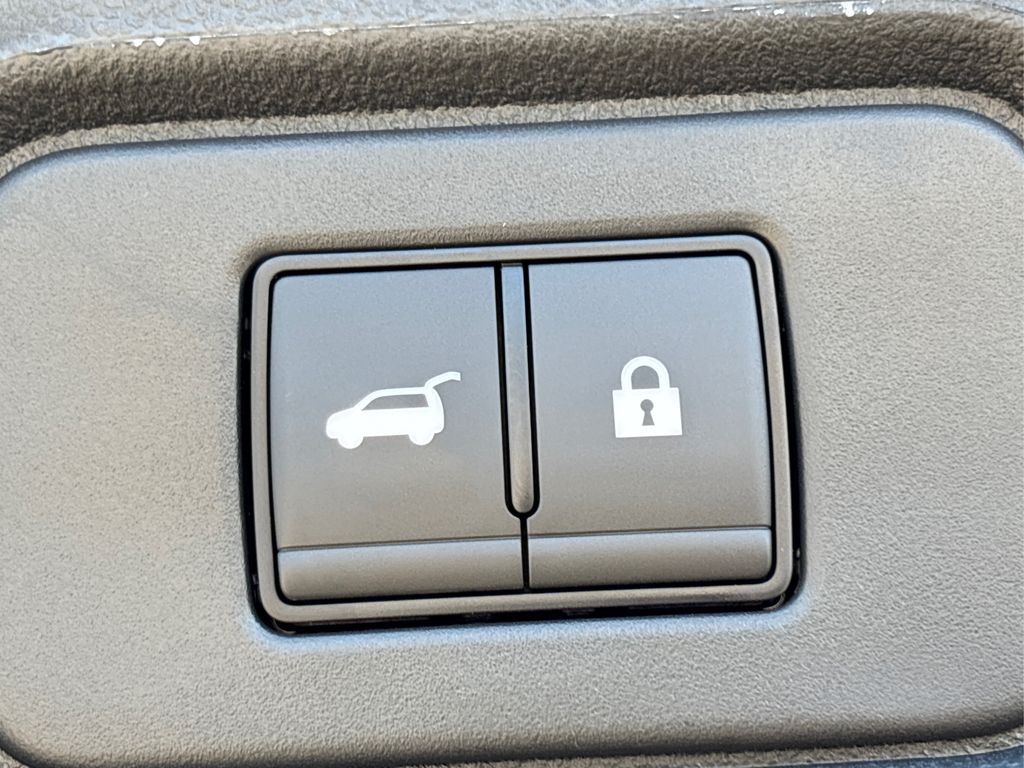 2025 Nissan Pathfinder SV photo 14