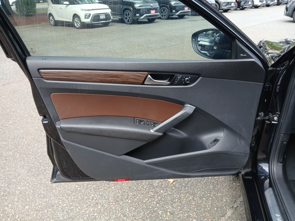 2020 Volkswagen Passat 2.0T SEL photo 10