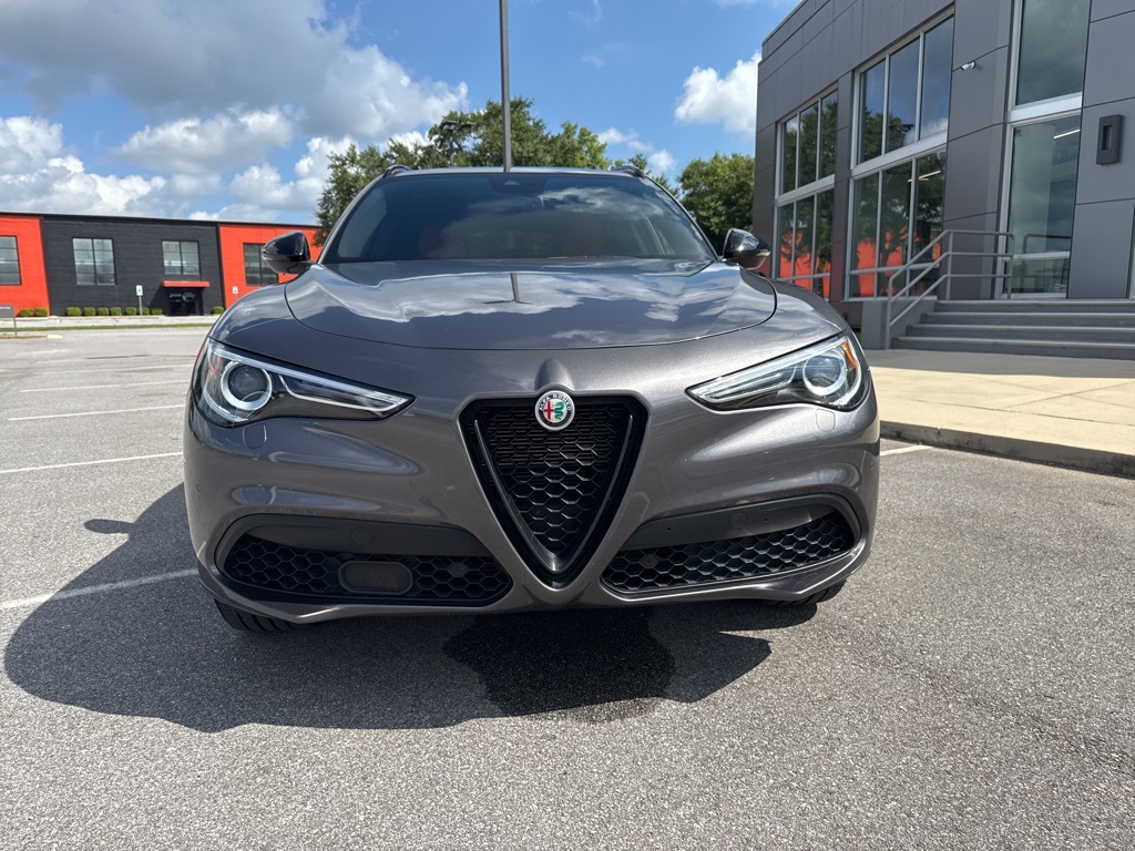 2023 Alfa Romeo Stelvio Ti photo 3