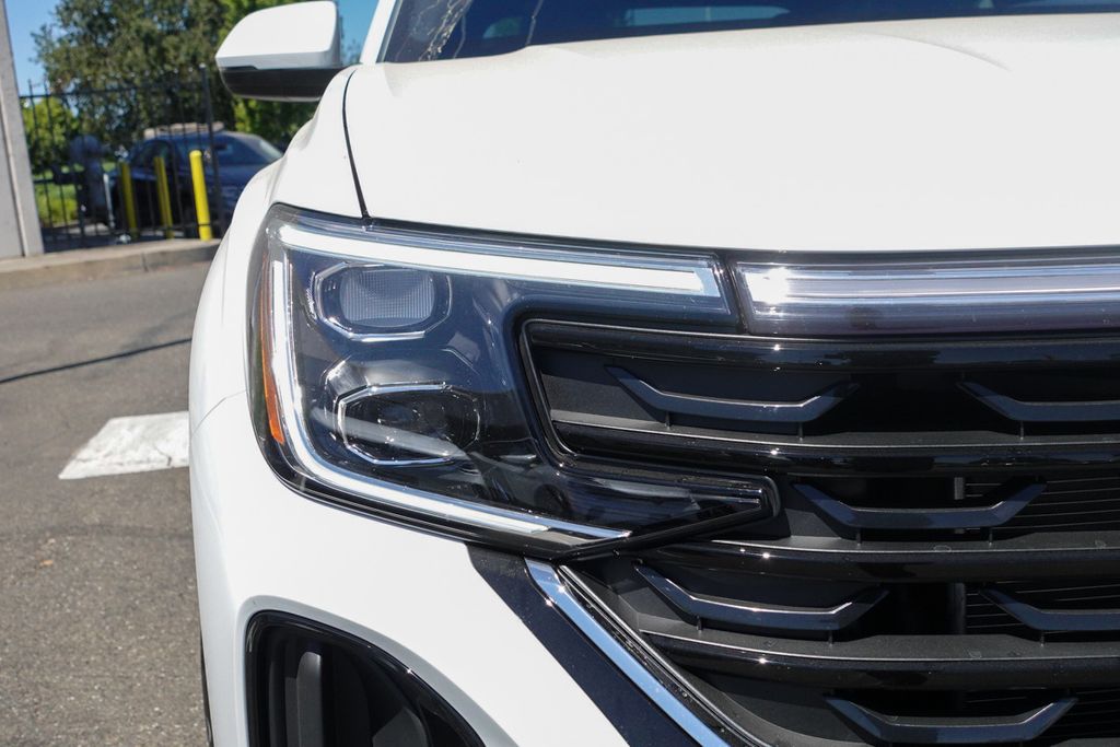 2025 Volkswagen Atlas Cross Sport SE photo 4
