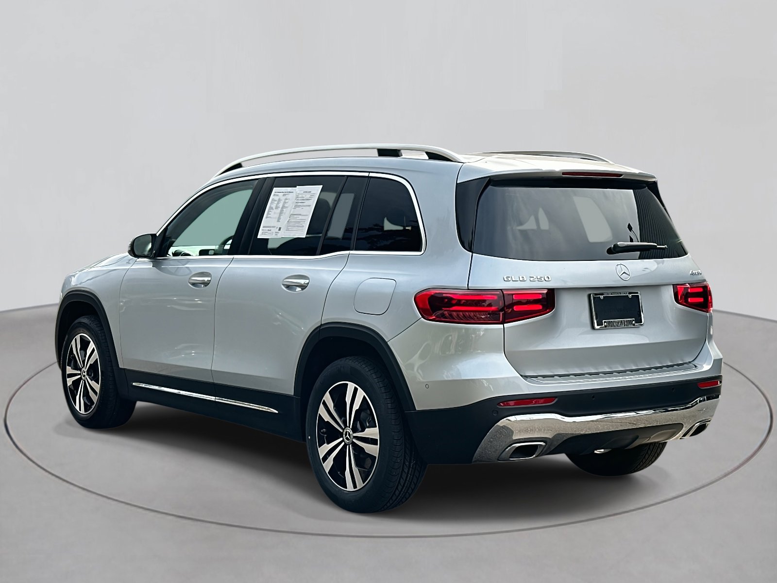 2025 Mercedes Benz GLB 250 4MATIC photo 3