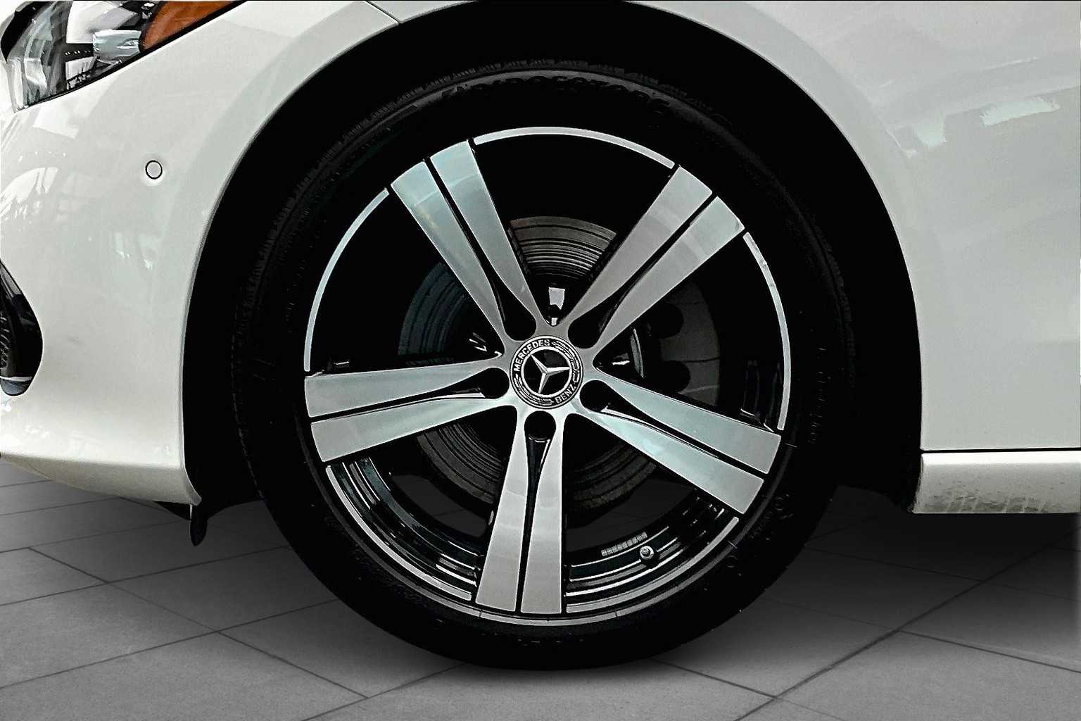 2025 Mercedes Benz C 300 Sedan photo 9