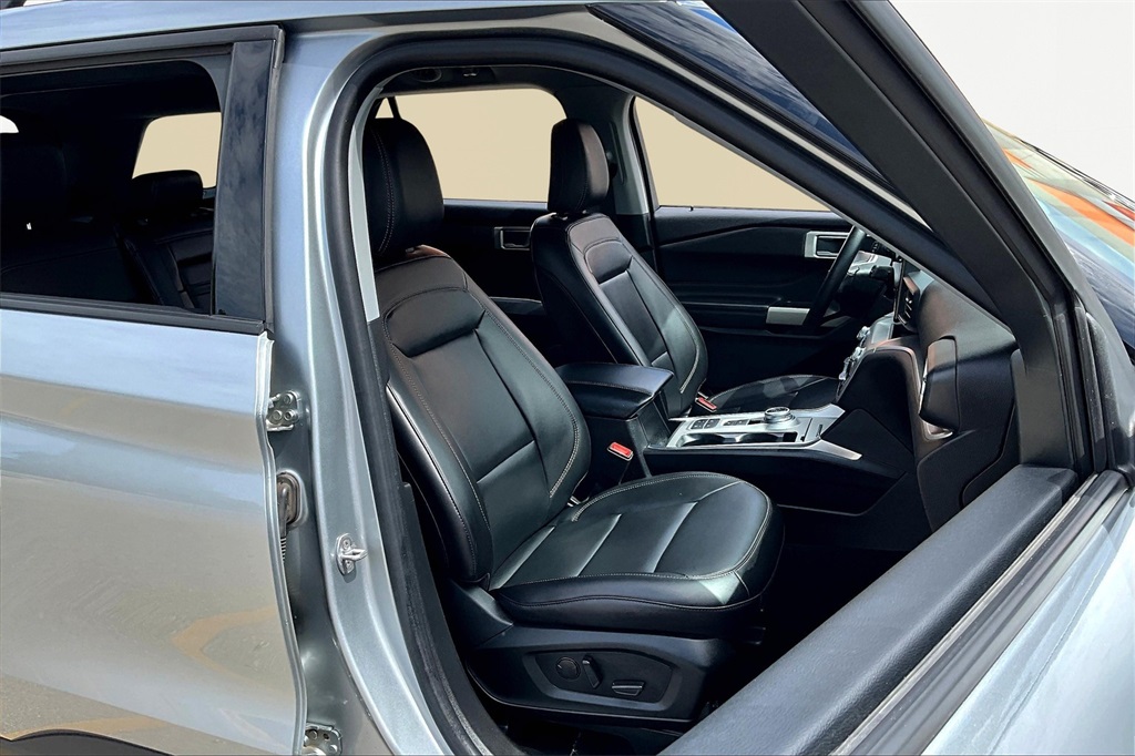Used 2023 Silver Ford XLT image 7