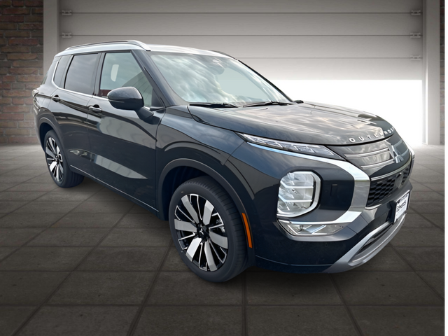 2025 Mitsubishi Outlander SEL Platinum Edition's photo