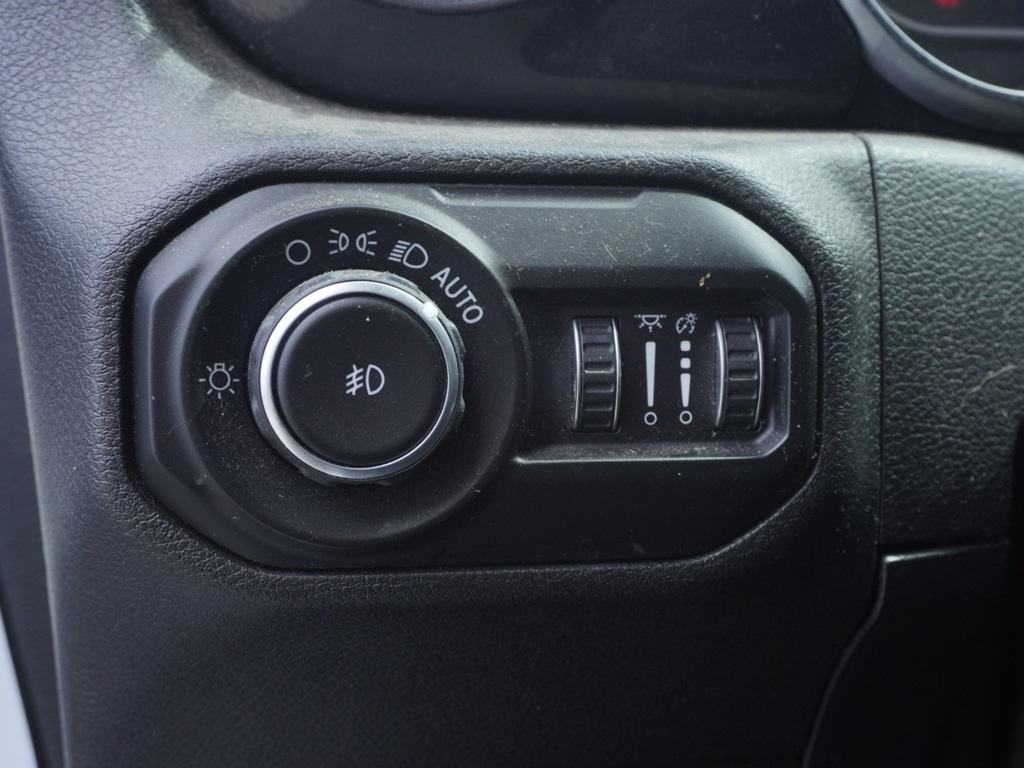 2021 Jeep Wrangler Sahara Altitude photo 11