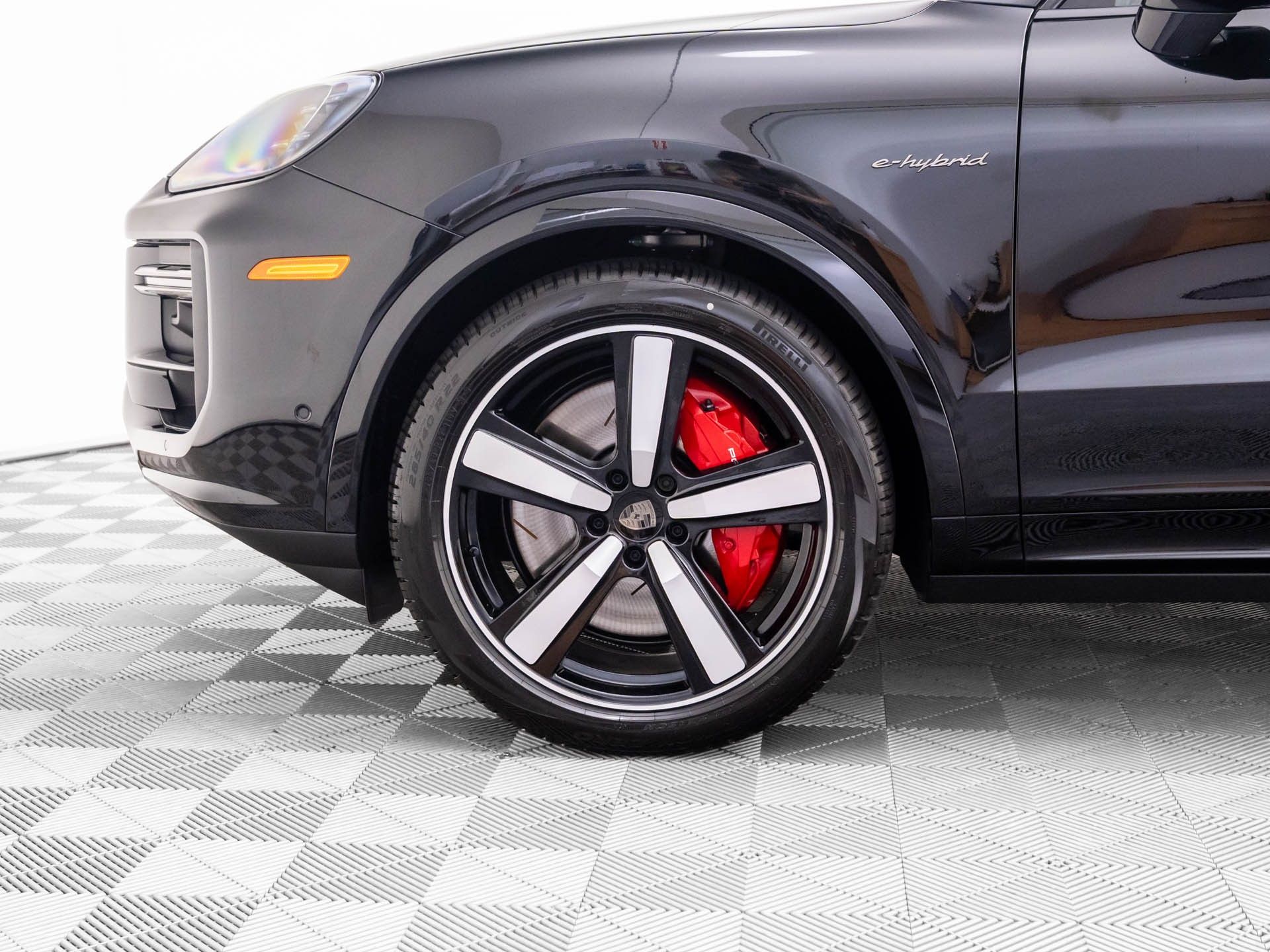 2025 Porsche Cayenne E-Hybrid Turbo photo 29