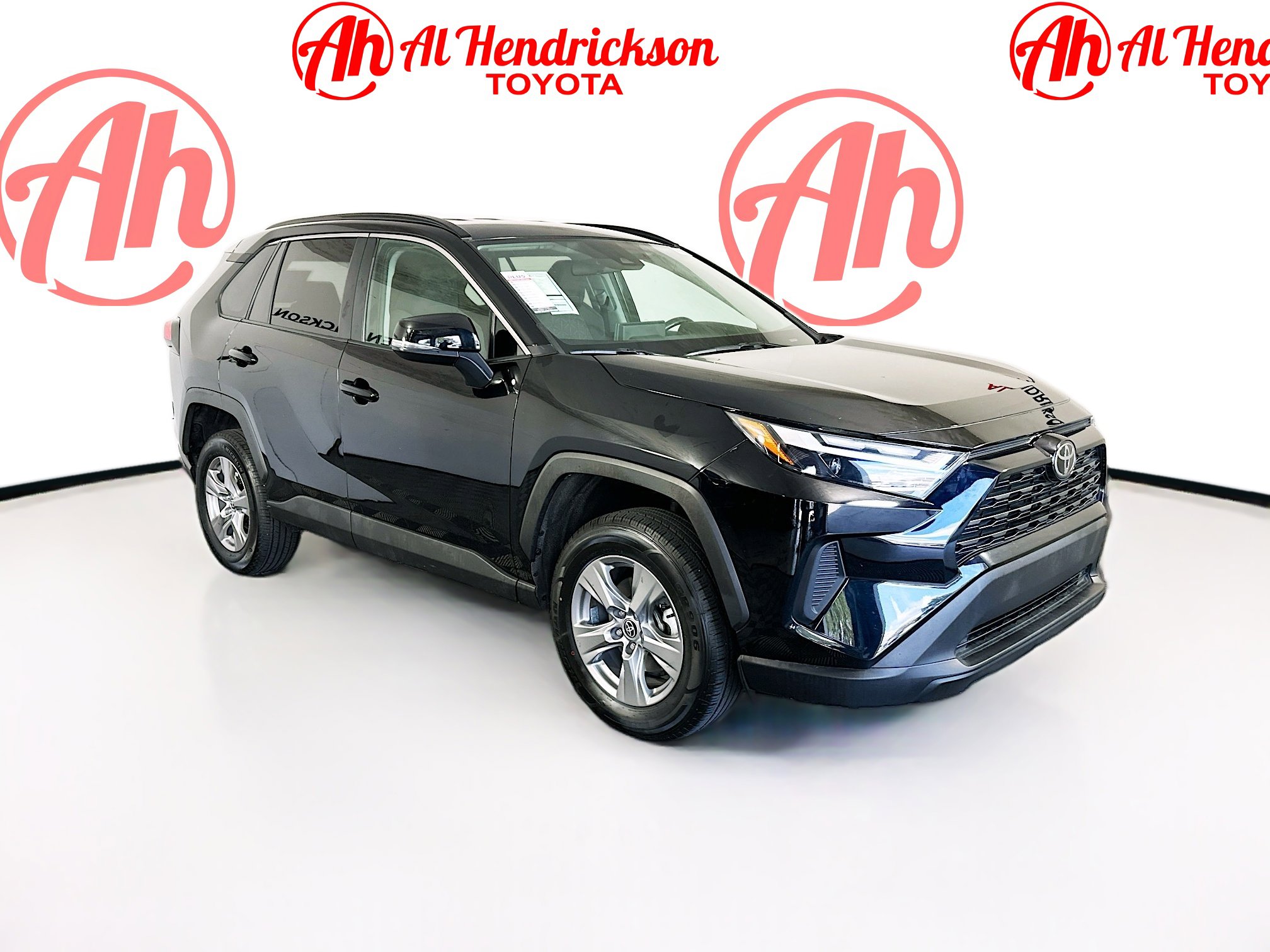 2024 Toyota RAV4 XLE's photo