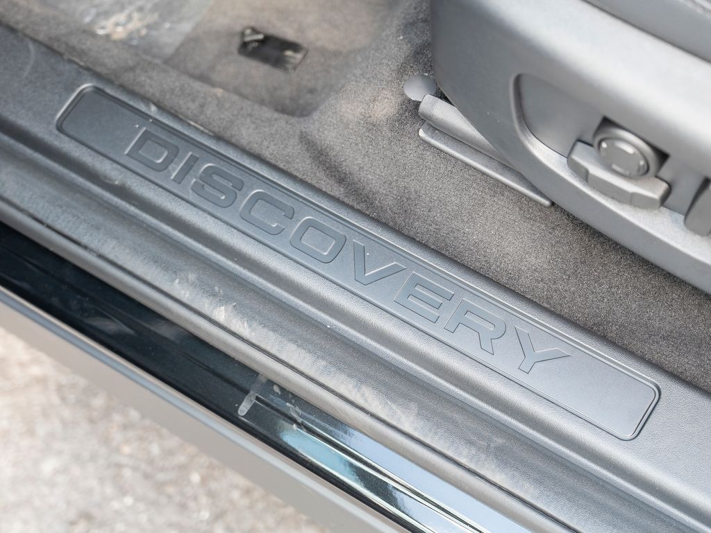 2025 Land Rover Discovery Sport S photo 13