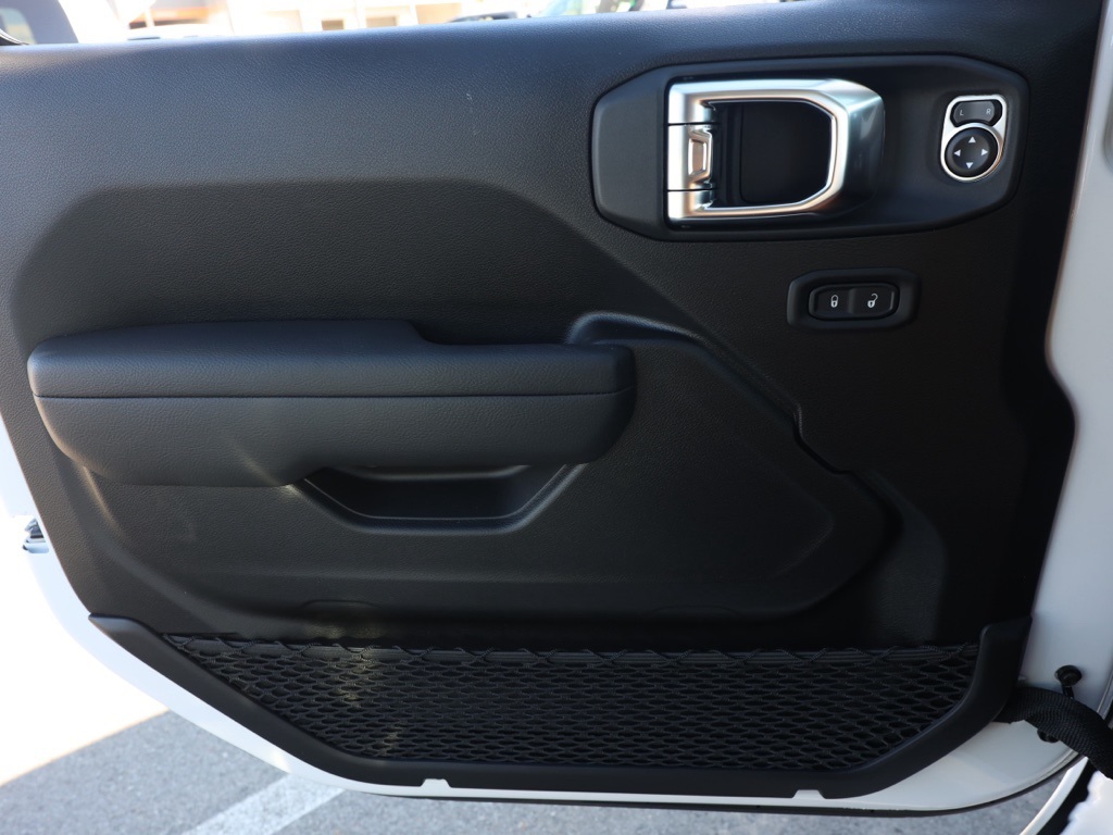 New 2026 Bright White Clear-Coat Exterior Paint Jeep Willys image 22