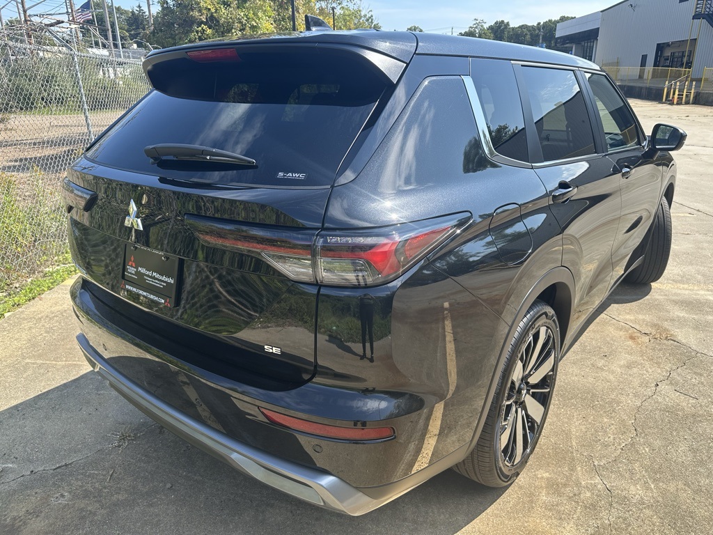 2025 Mitsubishi Outlander SE S-AWC photo 3