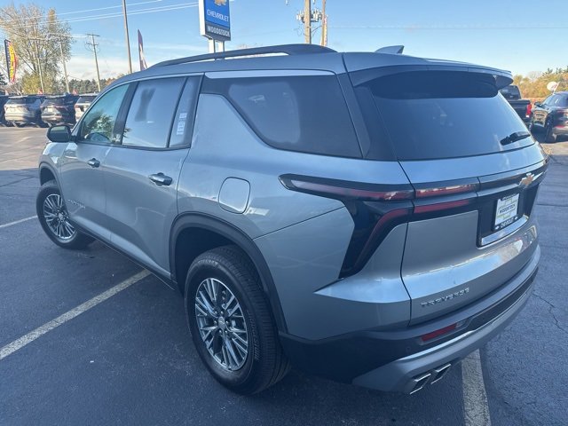 2025 Chevrolet Traverse photo 3