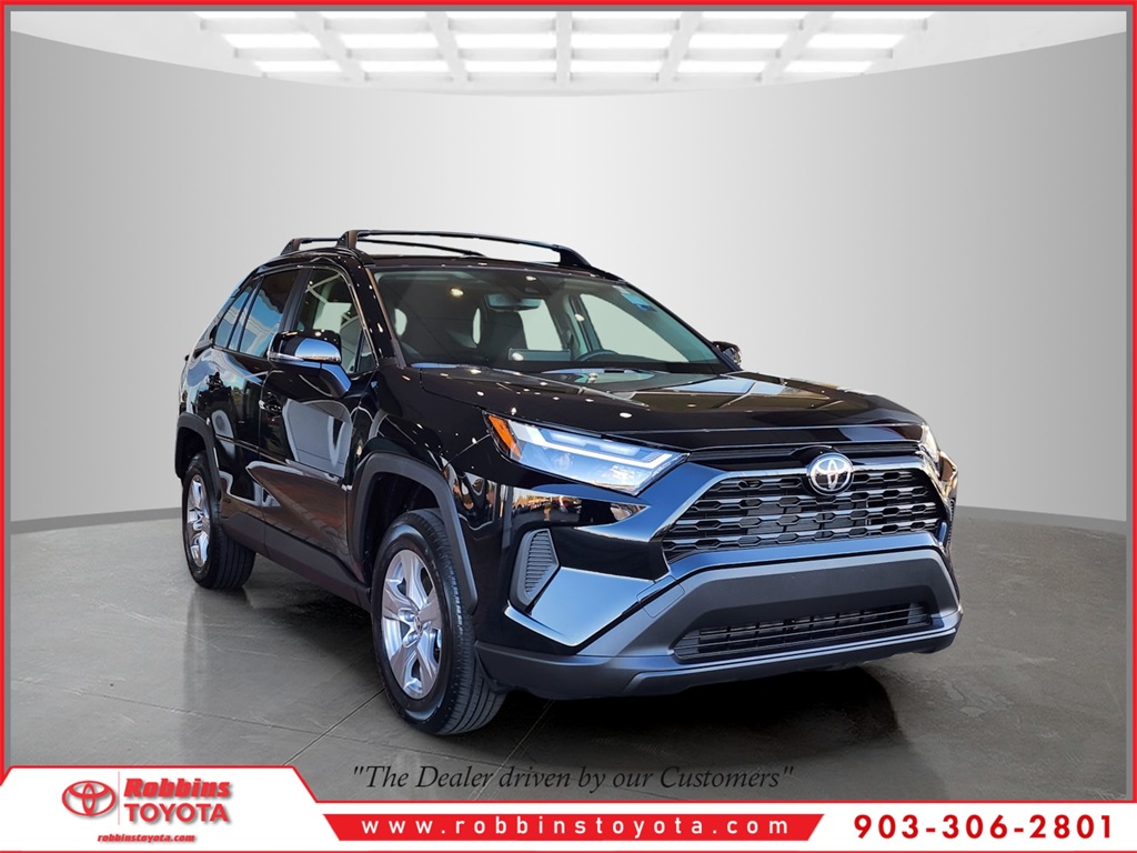 2025 Toyota RAV4 XLE's photo