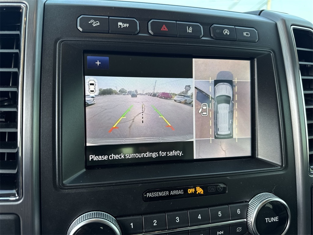2021 Ford Expedition MAX Platinum photo 16