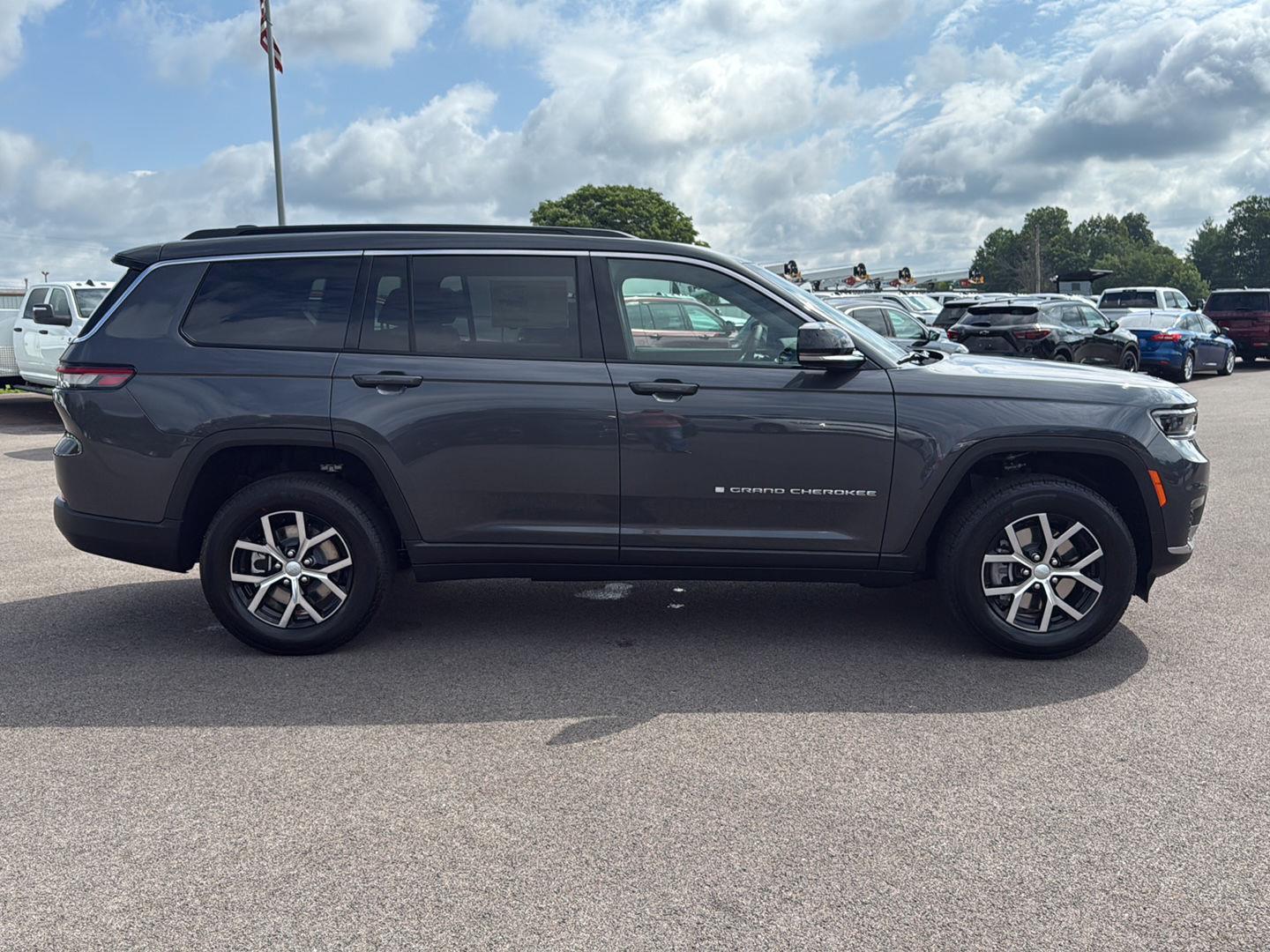 2025 Jeep Grand Cherokee Limited photo 4