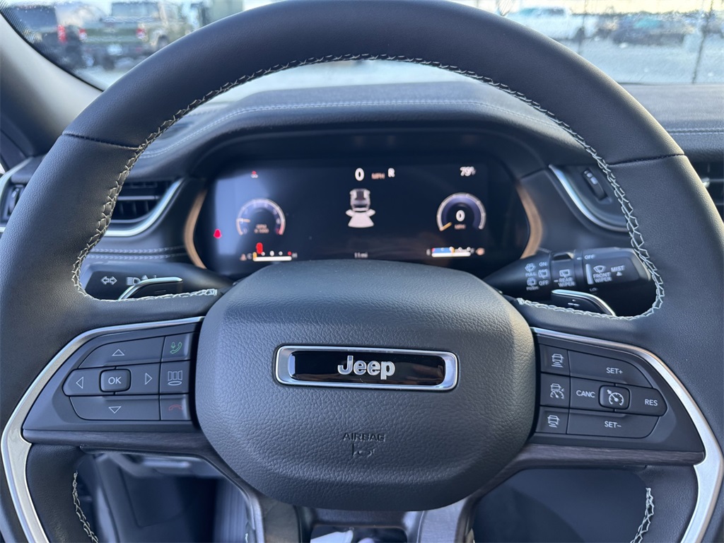 2025 Jeep Grand Cherokee Limited photo 17