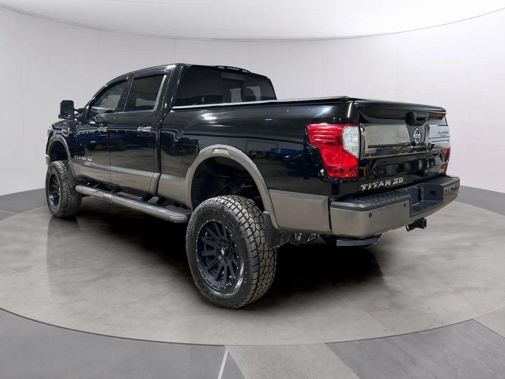 2019 Nissan Titan photo 6