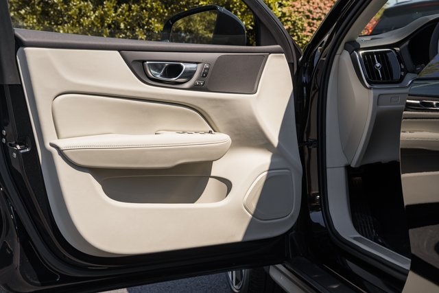 2026 Volvo V60 Cross Country B5 Plus photo 27