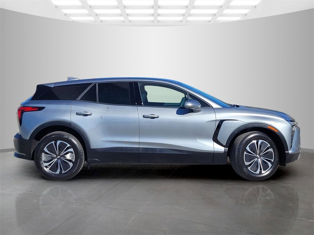 2025 Chevrolet Blazer EV photo 3