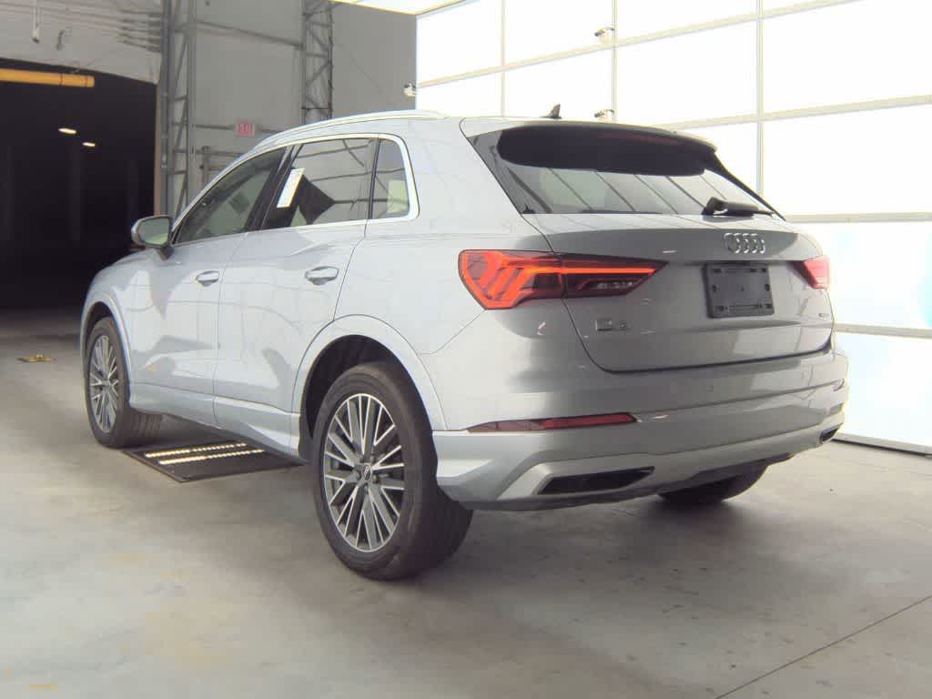 2022 Audi Q3 Premium Plus 40 TFSI photo 3