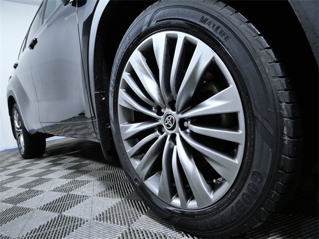 Used 2020 Toyota Highlander Platinum with VIN 5TDFZRBH2LS044512 for sale in Apple Valley, Minnesota